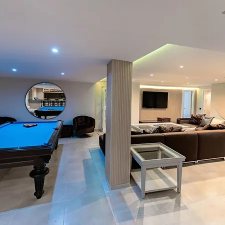 Nord Elegant Getaway Private Pool ヴィラ マルベーリャ